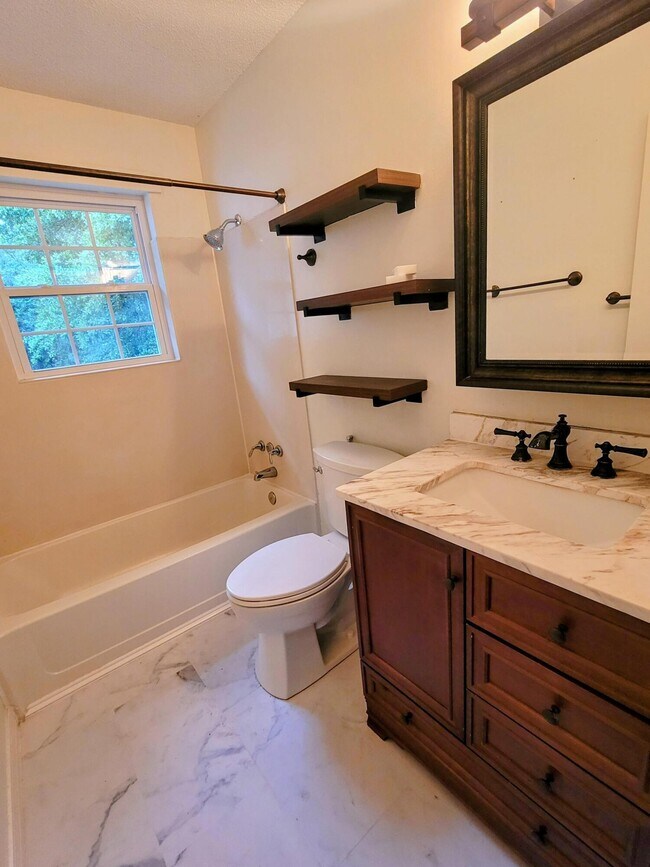 Building Photo - 3088 Log Cabin Ln