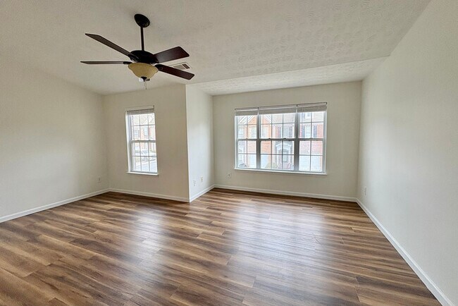 Building Photo - Town Home - 3 Beds - 3 Baths