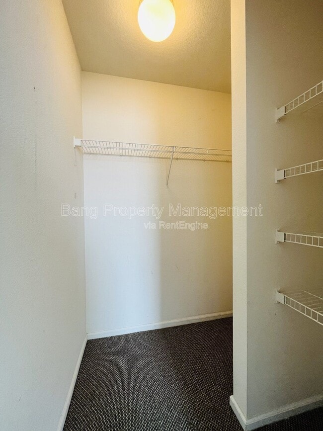 Building Photo - 1217 Bluejay Ave