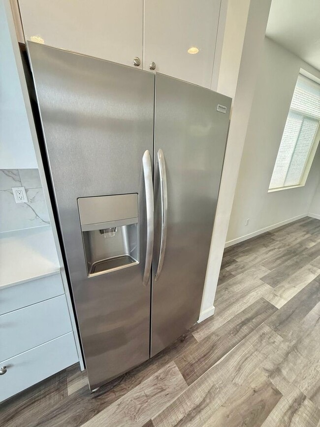 Building Photo - Spacious 8-Bedroom in Ravenna – Centrally Located Near UW and U Village