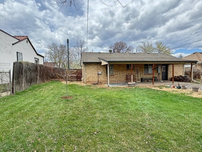 Building Photo - 646 S Canosa Ct