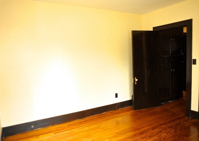 Building Photo - 1213 Lake Michigan Dr NW