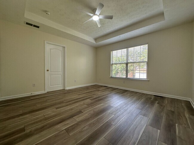 Building Photo - 1437 Day Lily Dr