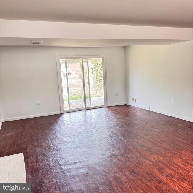 Building Photo - 820 Barkley Dr