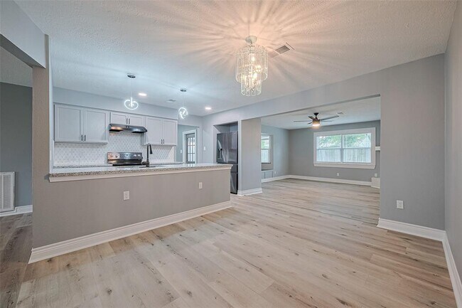 Building Photo - 2219 Raspberry Ln