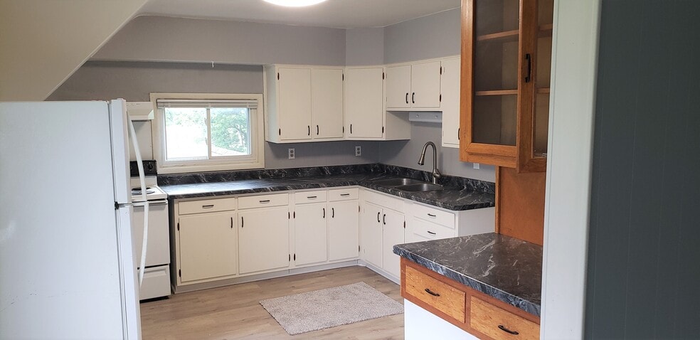 Building Photo - 116 N 2nd St