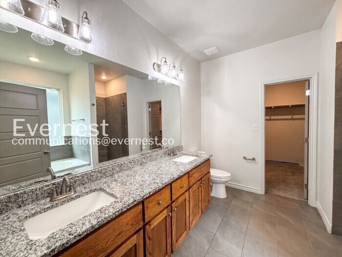 Building Photo - 2204 Hornbeam St