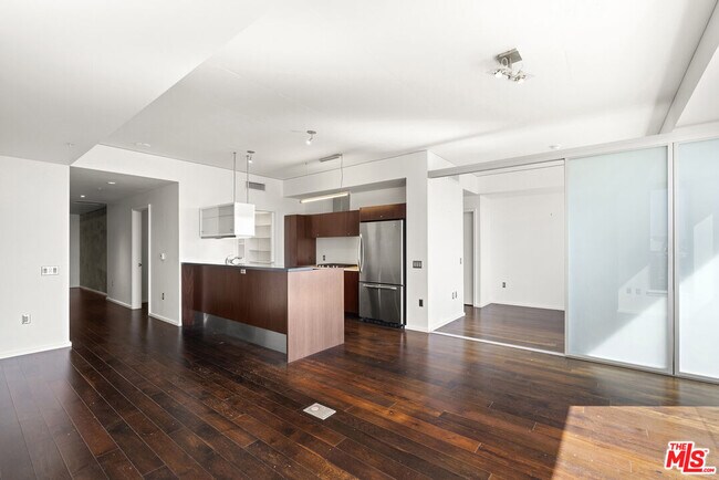 Building Photo - 1155 S Grand Ave