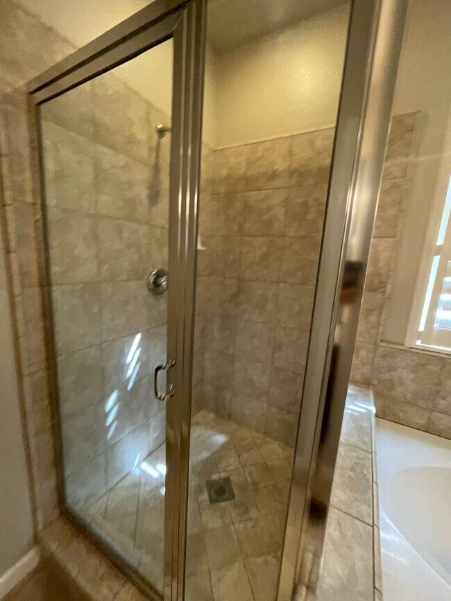 Building Photo - Lovely Clovis home, coming soon!