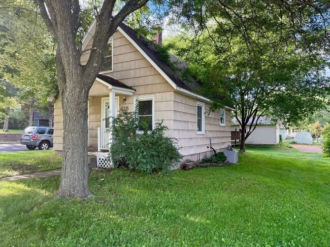 Building Photo - 3 Bed 1 Bath Single Family Home in Rothschild