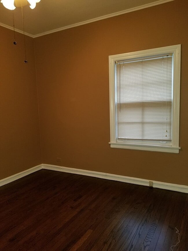 Building Photo - 6826 N Knox Ave