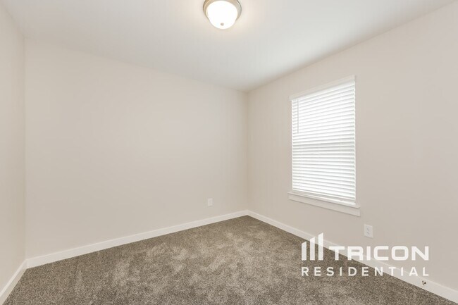 Building Photo - 1113 Fallgate Dr