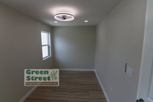 Building Photo - 3849 Menlo Ave