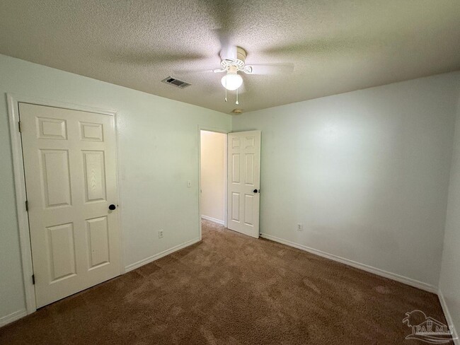 Building Photo - 10609 Creek Ridge Dr