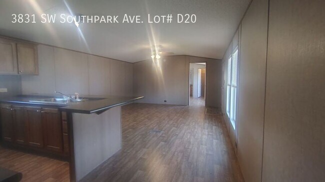 Building Photo - 3831 SW South Park Ave