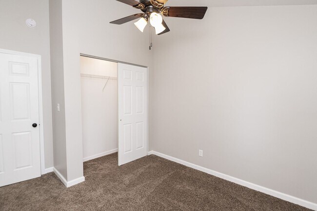 Building Photo - 3 bed 2 bath Home in Lakes of the Four Sea...