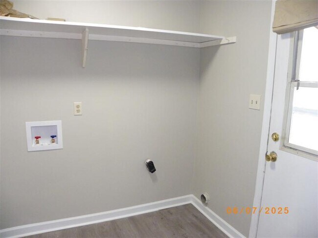 Building Photo - 929 N Willowick Dr