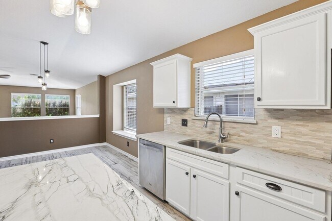 Building Photo - 2656 Bradley Ln