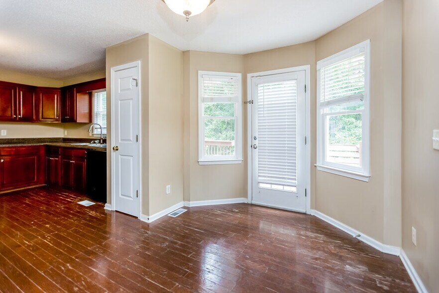 Building Photo - 815 Tynsdale Dr