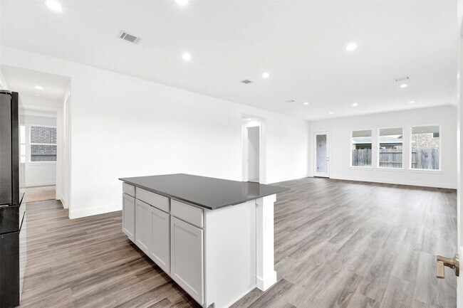 Building Photo - 153 Aurora Spgs Dr