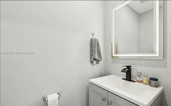 Building Photo - 380 NW 20th St