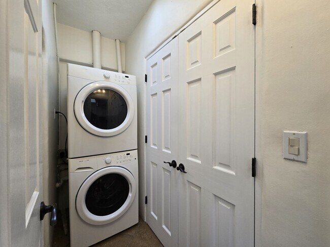 Building Photo - 113 Camino Escondido