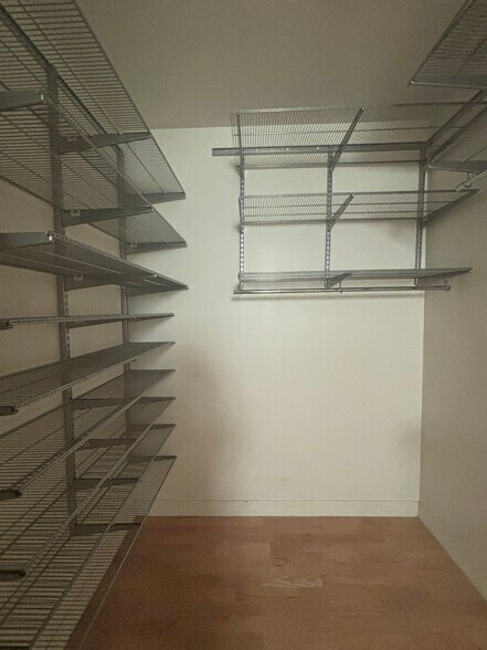 Building Photo - 615 E Portland St