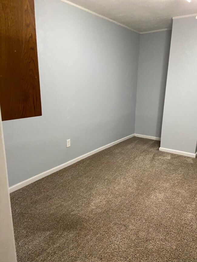 Building Photo - 73 Surrey Oak Ct