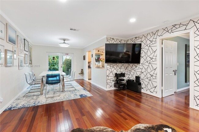 Building Photo - 418 SE 3rd Terrace