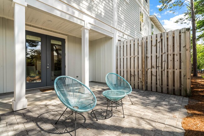 Building Photo - 4923 E County Hwy 30A