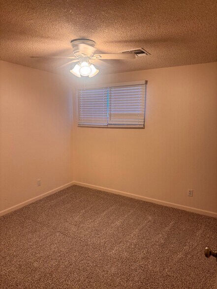 Building Photo - 4623 W Keim Dr