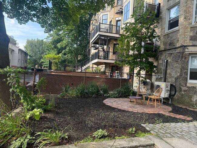 Building Photo - 318 Tappan St