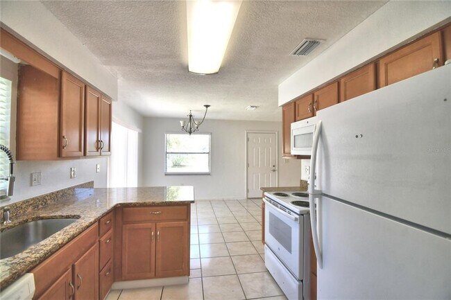 Building Photo - 914 Grape Ave