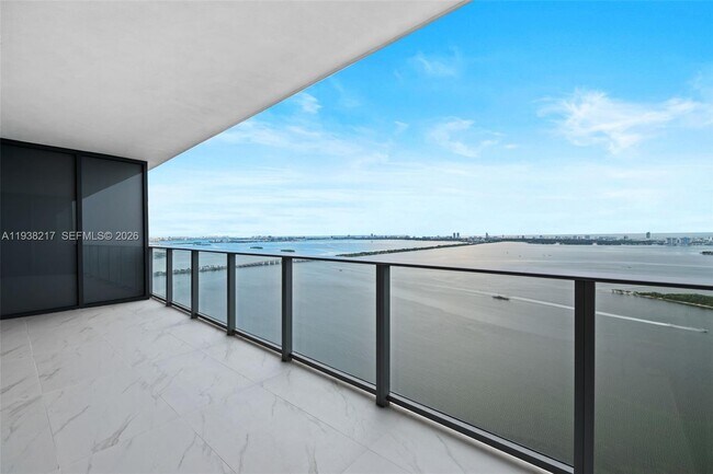 Building Photo - 700 NE 24th St