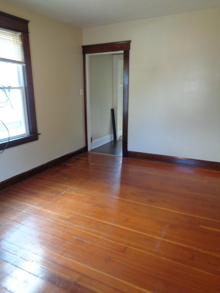 Living Room - Hardwoods - 61 North St