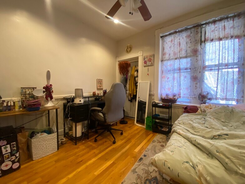 Building Photo - 127 Cedar St