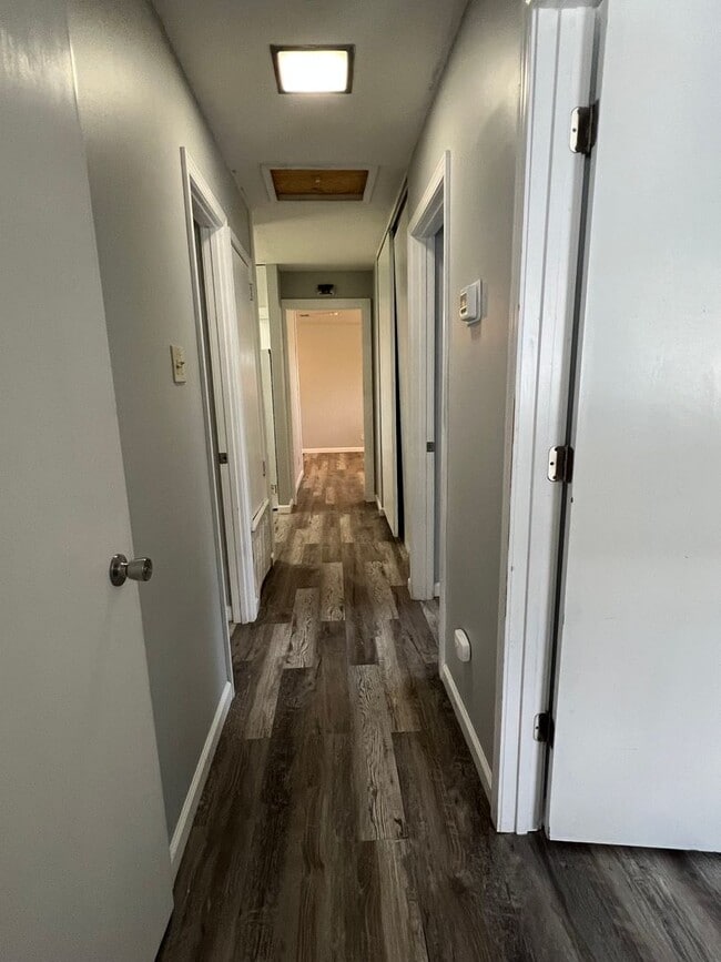 Building Photo - 3 Bedroom 1 bath Home for Lease