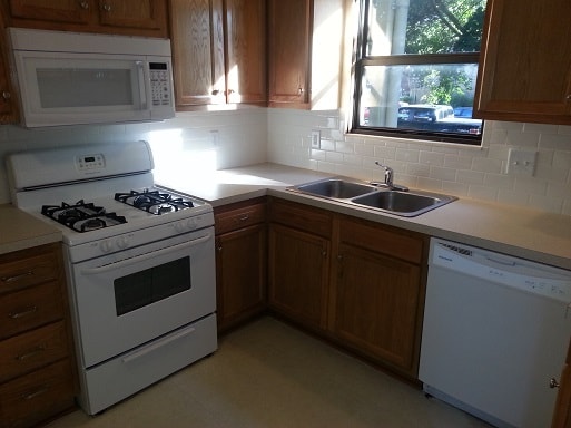 Building Photo - 180 E 12th Ave