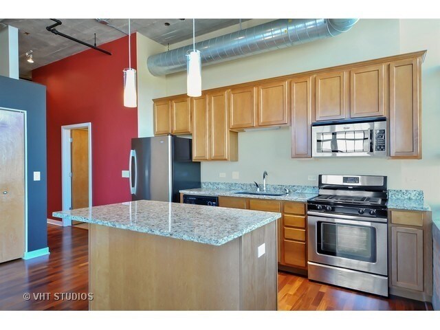 Building Photo - 3963 W Belmont Ave