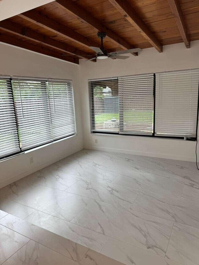 Building Photo - 117 NE 2nd Terrace