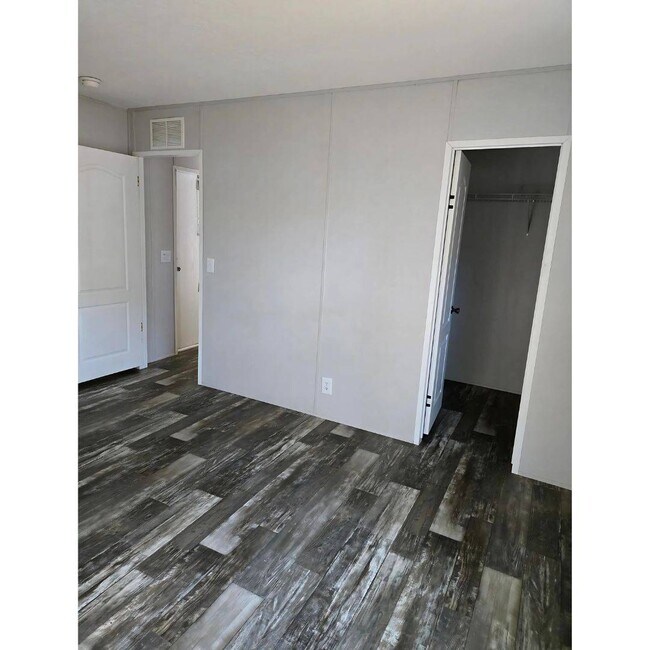 Building Photo - 1707 Tarte St