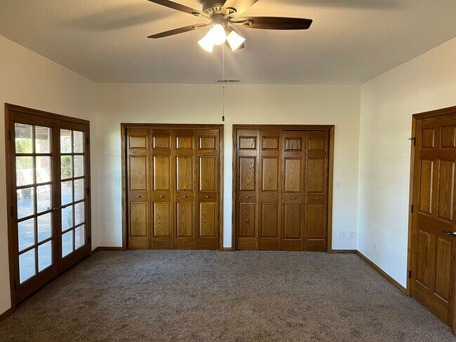 Building Photo - 18655 Oak Ridge Ln