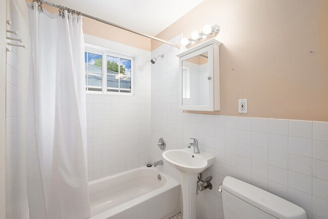 Building Photo - Beautifully renovated home in Montclair with architectural flair