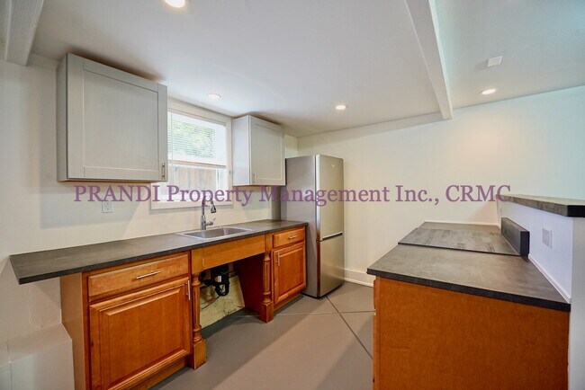 Building Photo - Available now!  3 Bedroom Gerstle Park home