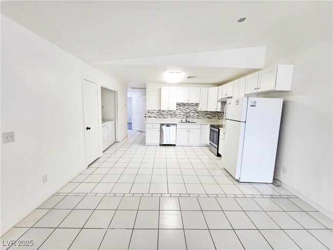 Building Photo - 1821 Pershing Ave