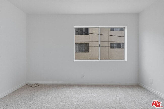 Building Photo - 435 N Oakhurst Dr