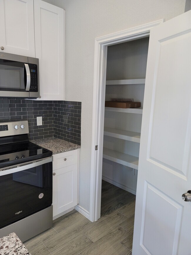 Building Photo - 11750 White Cedar St