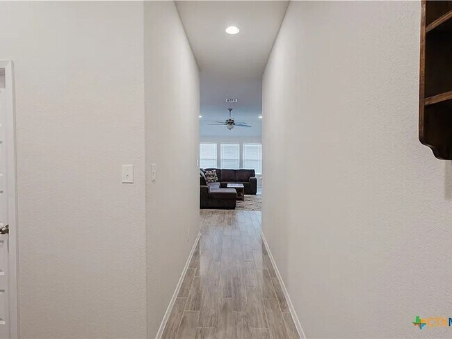 Building Photo - Single Family