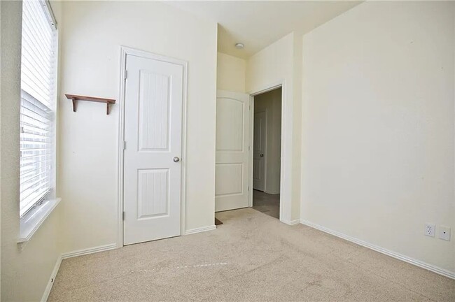 Building Photo - MUST SEE 3BDRM 2BATH HOUSE!!!