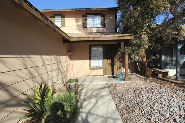 Building Photo - Gorgeous 3Bed/2.5Bath/Pool/Spa, 2-Story Home located in the NW part of the valley